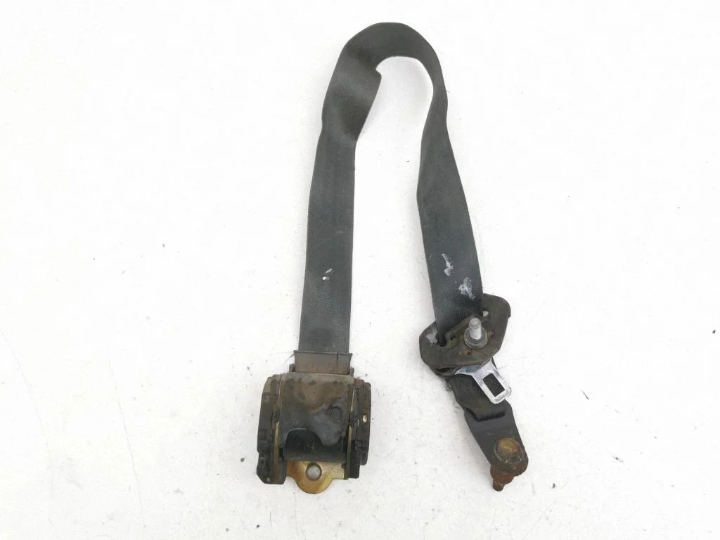 Front seatbelt – left