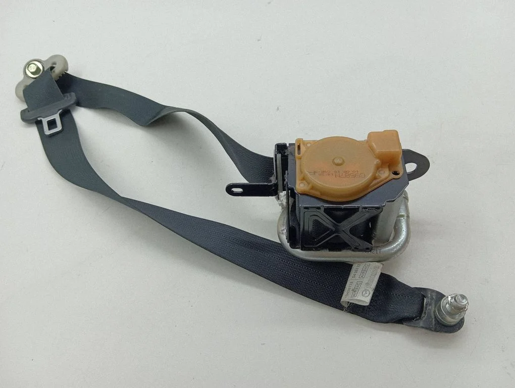 Front seatbelt C9587N