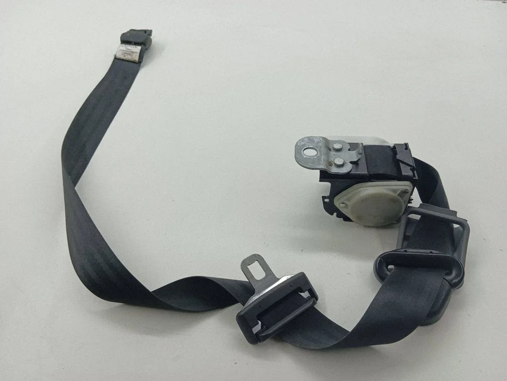 Front seatbelt E29308