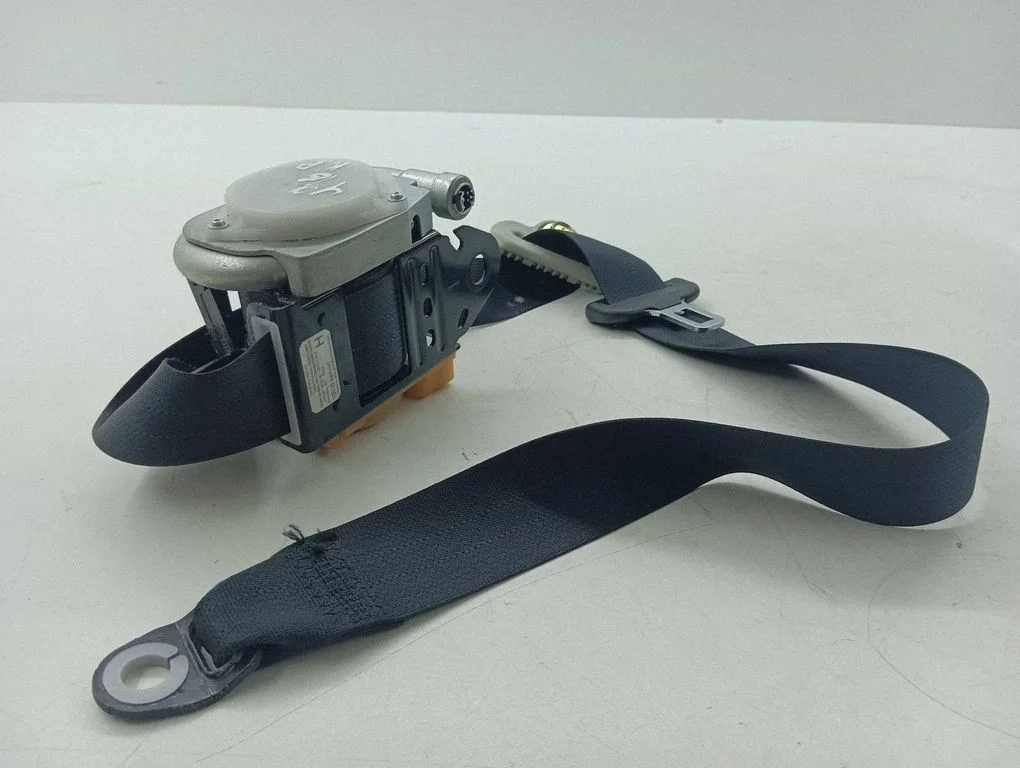 Front seatbelt C9586N