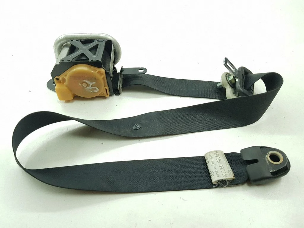 Front seatbelt C9586N