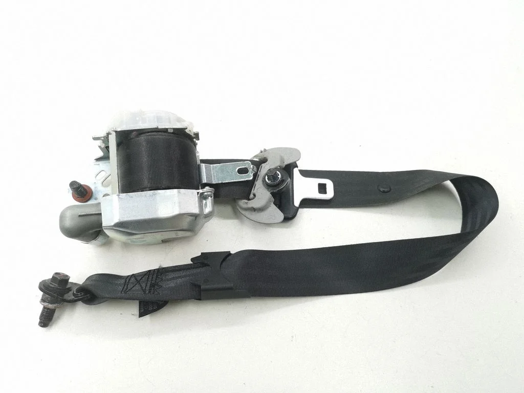 Front seatbelt 88810A6000