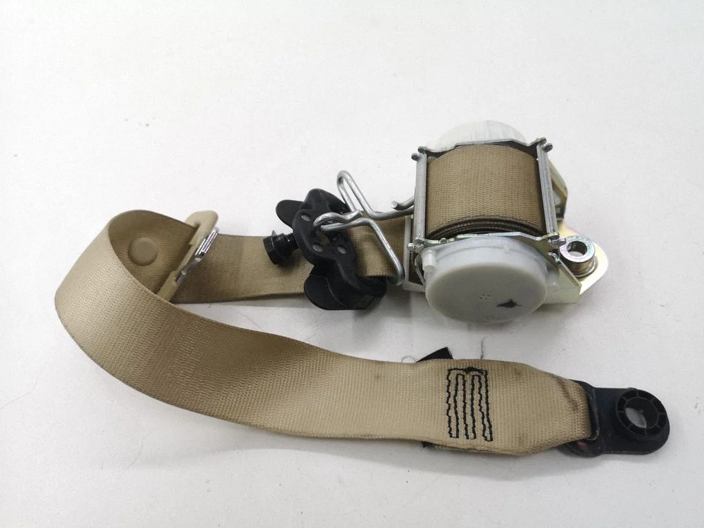 Front seatbelt 8X23F611B09