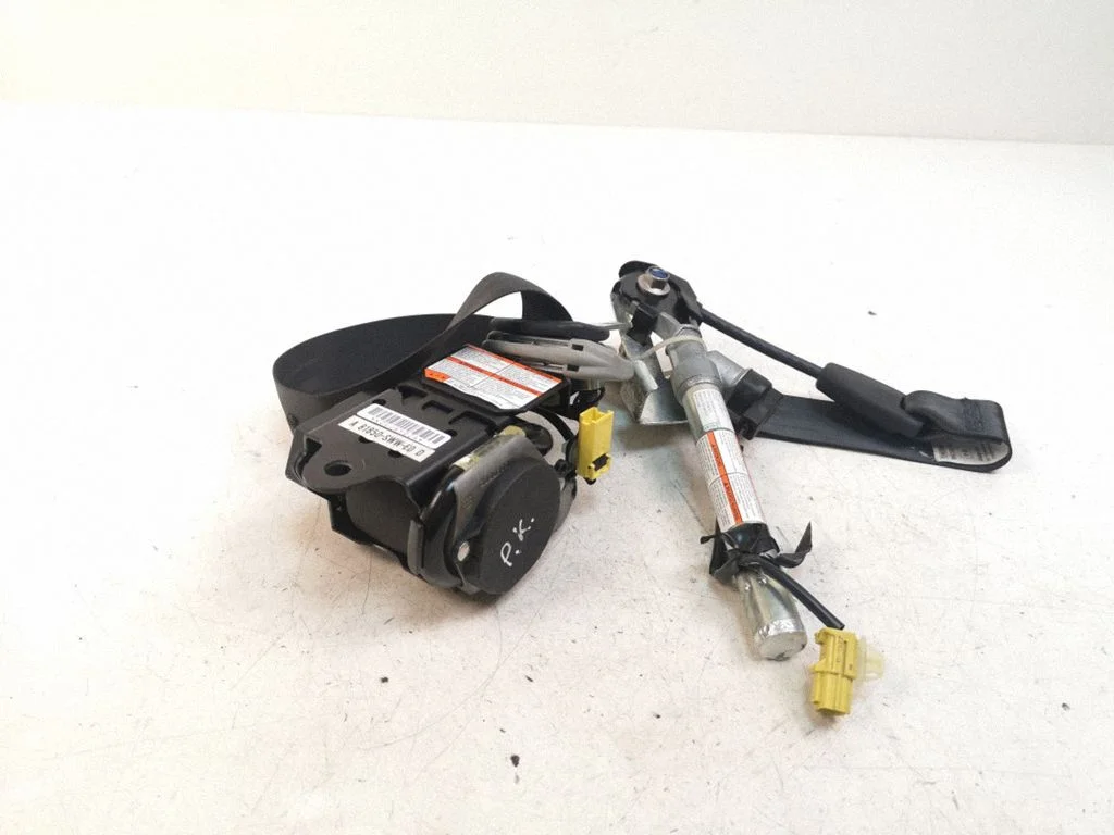 Front seatbelt 608200100A