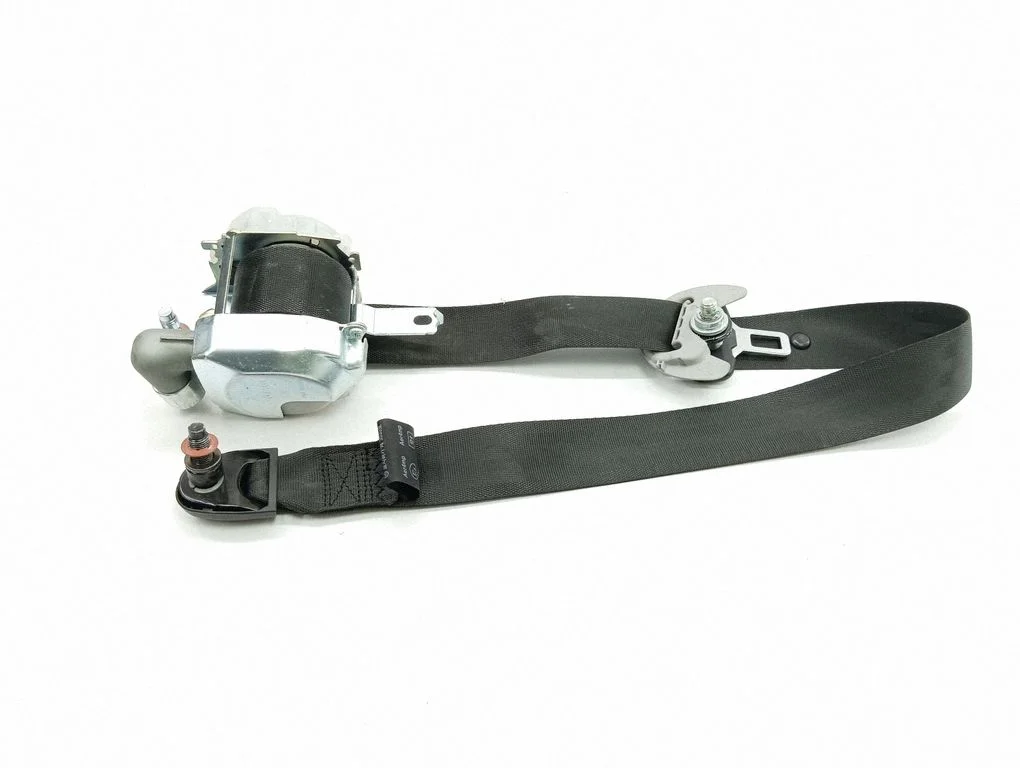 Front seatbelt 888103Z000RY