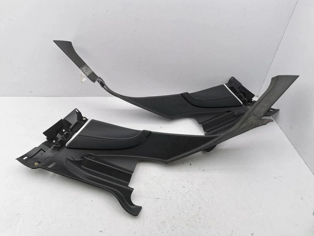 (D) piilari viimistlus (alumine) – Tesla Model S (2012-)