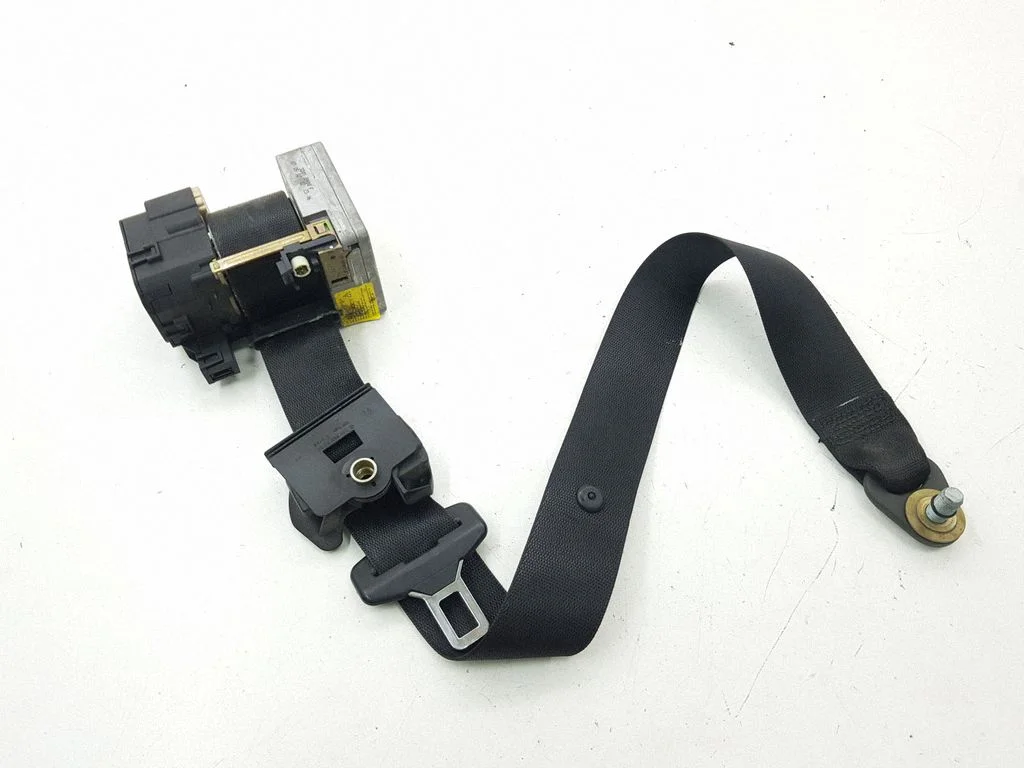 Front seatbelt 33015930F
