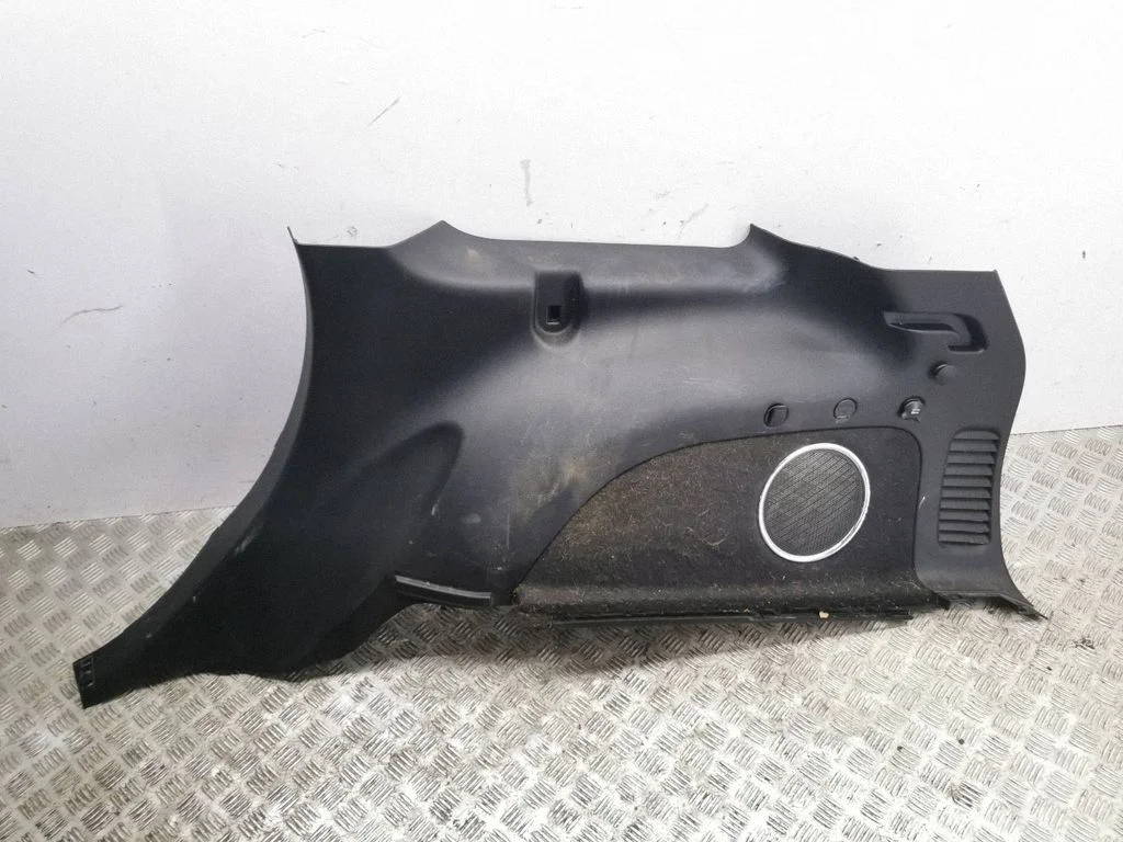 Trunk/boot lower side trim panel – right