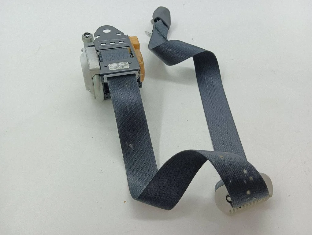 Front seatbelt 0438112