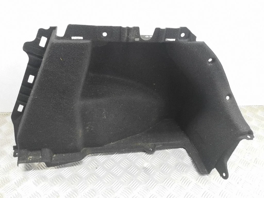 Trunk/boot lower side trim panel – right