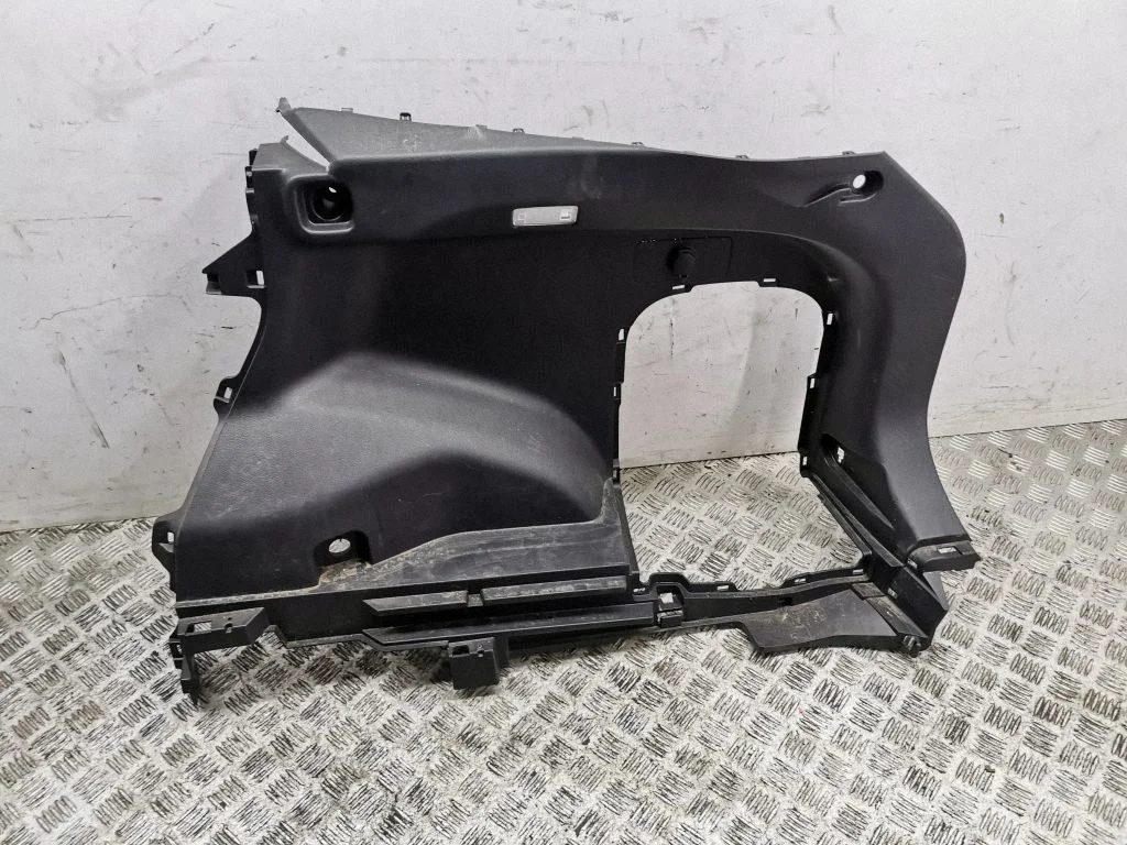 Pagasiruumi külje alumine viimistluspaneel – Toyota RAV 4 (XA50) (2018-)