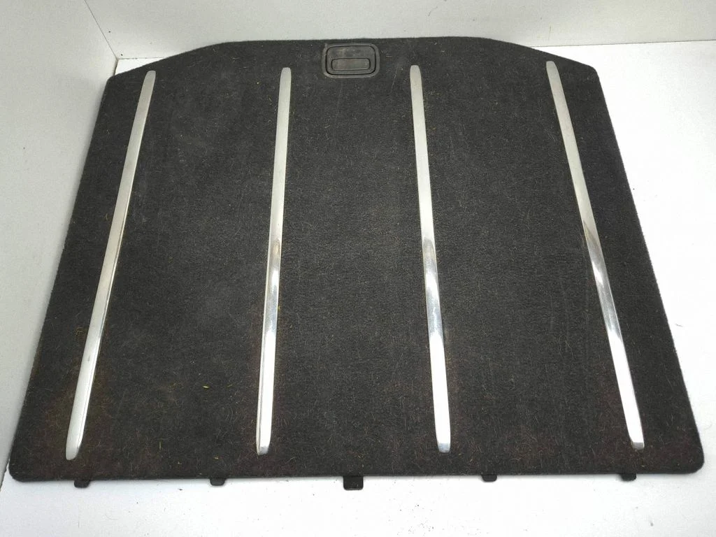 Trunk/boot floor carpet liner
