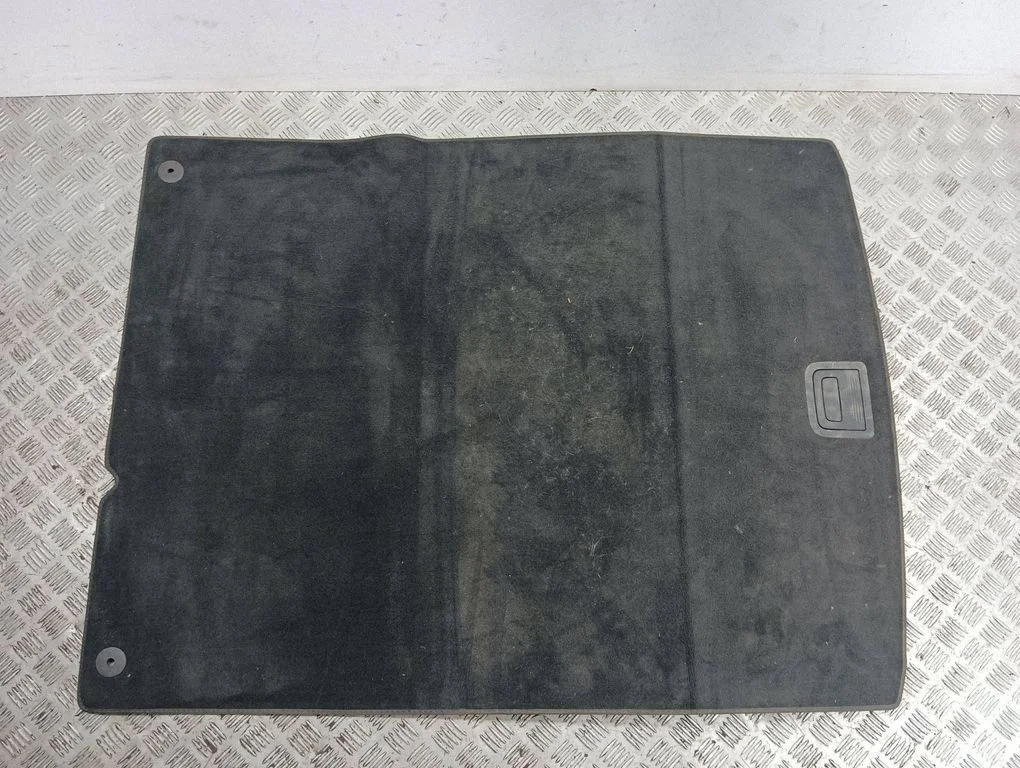 Trunk/boot floor carpet liner