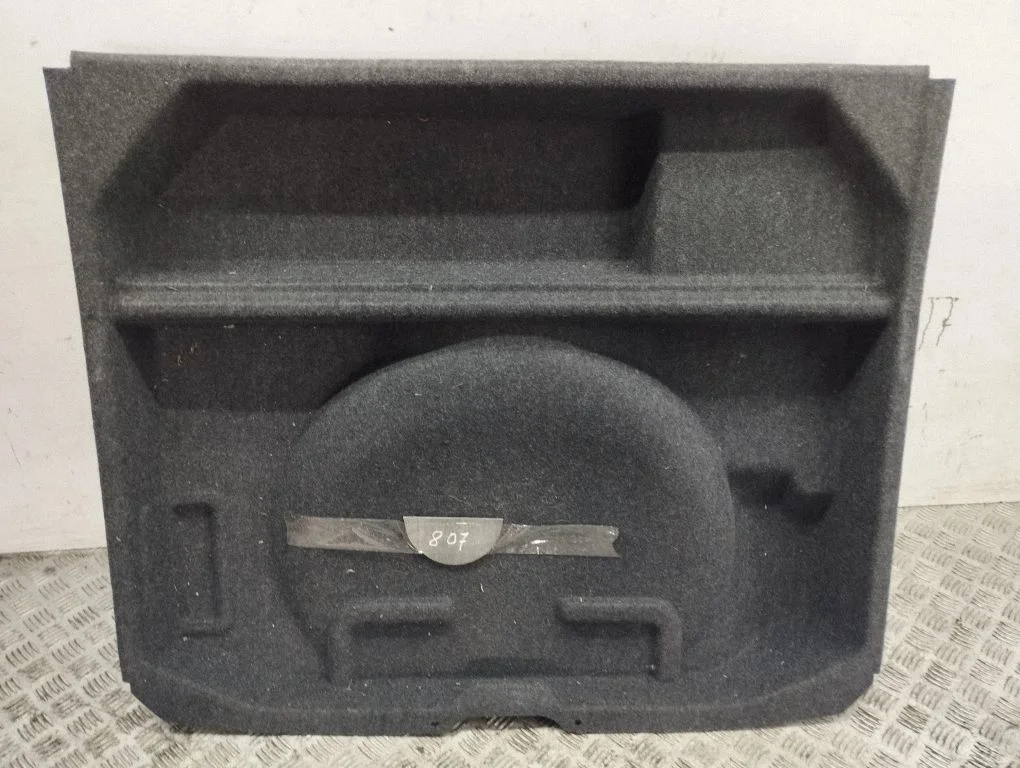 Trunk/boot floor carpet liner