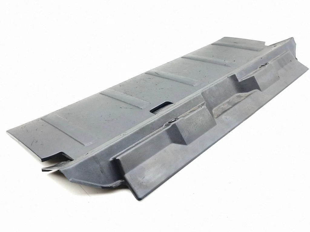 Trunk/boot sill cover protection