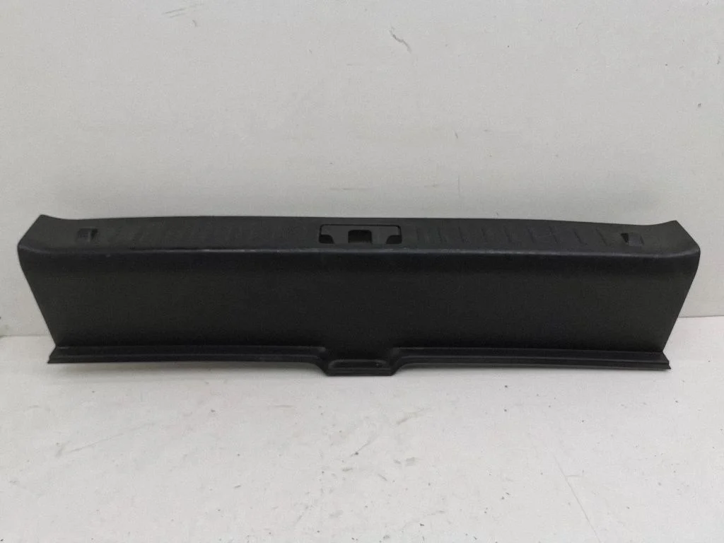 Trunk/boot sill cover protection