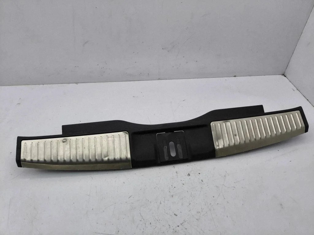 Pagasiruumi läve kaitseviimistlus 84640TL4G0