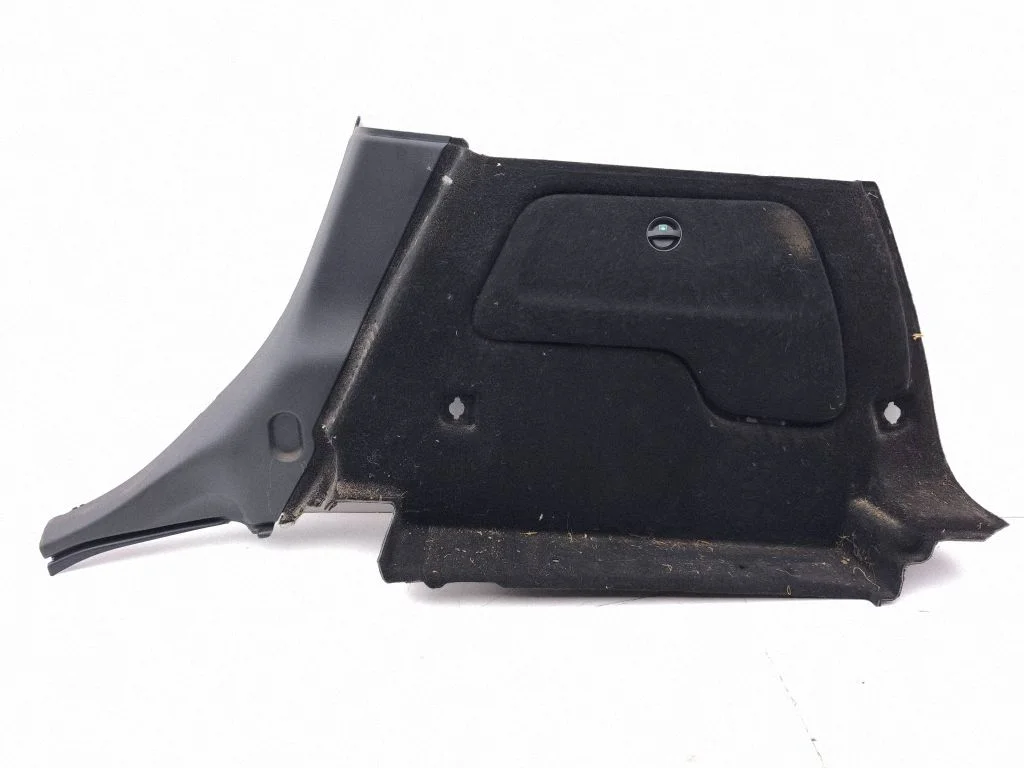 Trunk/boot side trim panel BBP197202