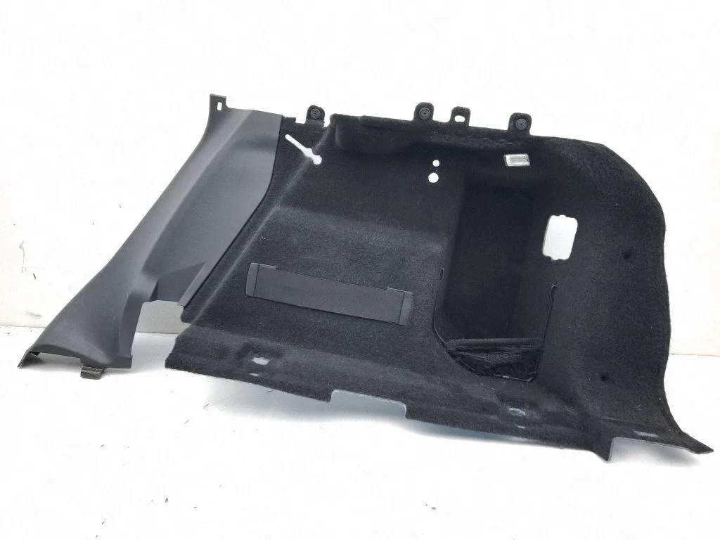 Boczny panel tapicerki bagażnika J9C345430A