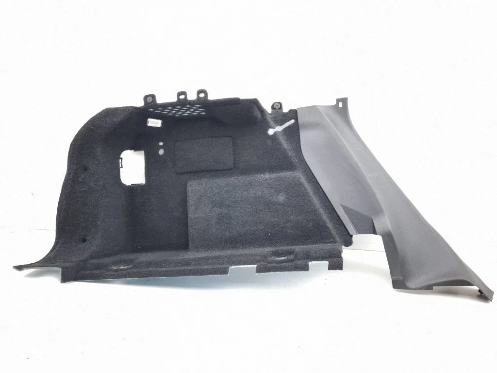 Boczny panel tapicerki bagażnika J9C345431A