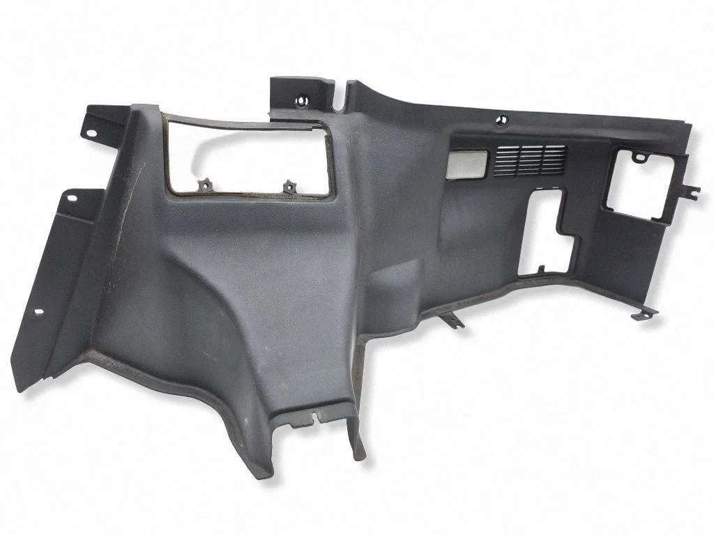 Trunk/boot side trim panel MB645152