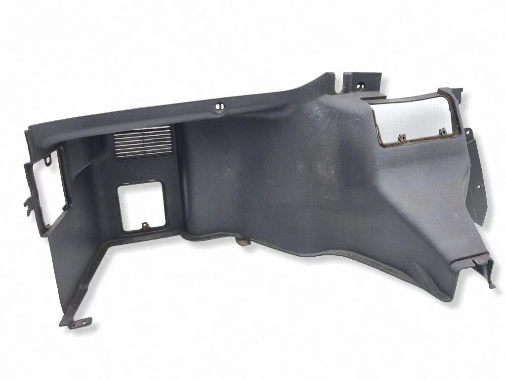 Trunk/boot side trim panel MB645151