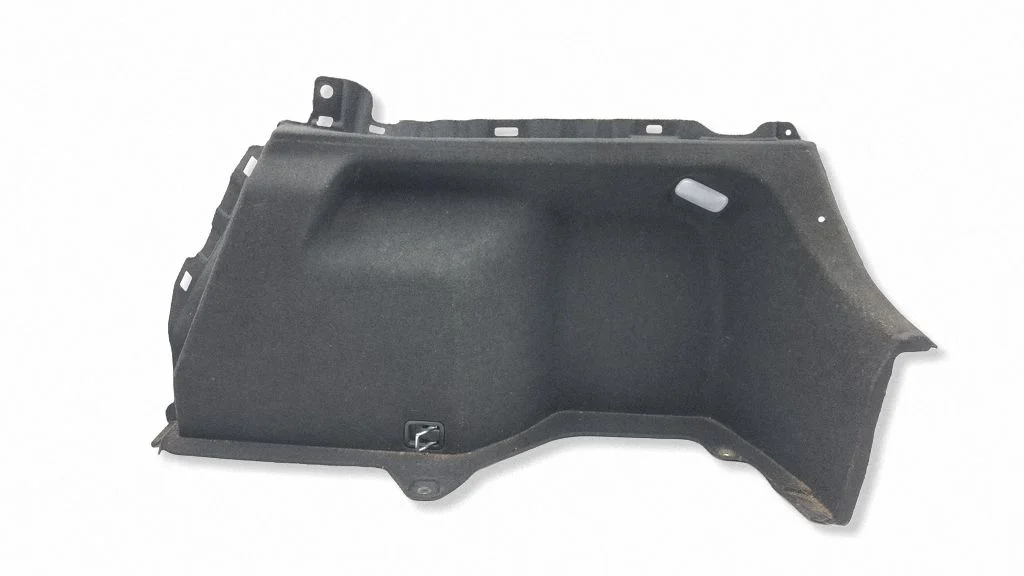 Trunk/boot side trim panel – right