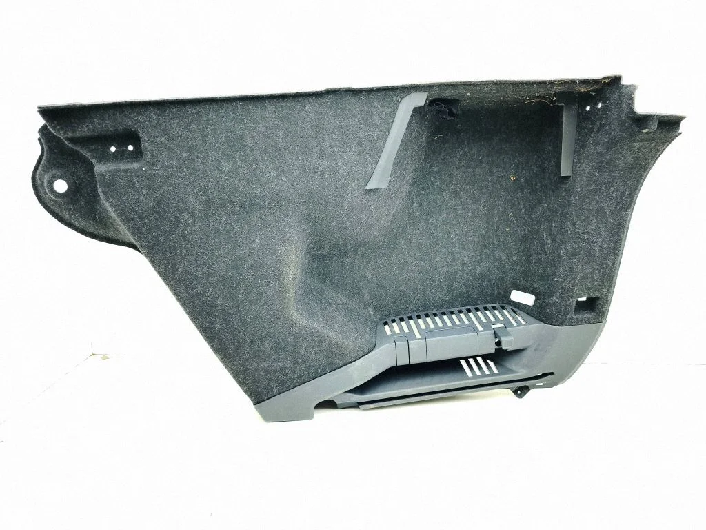 Boczny panel tapicerki bagażnika 5LG867427D