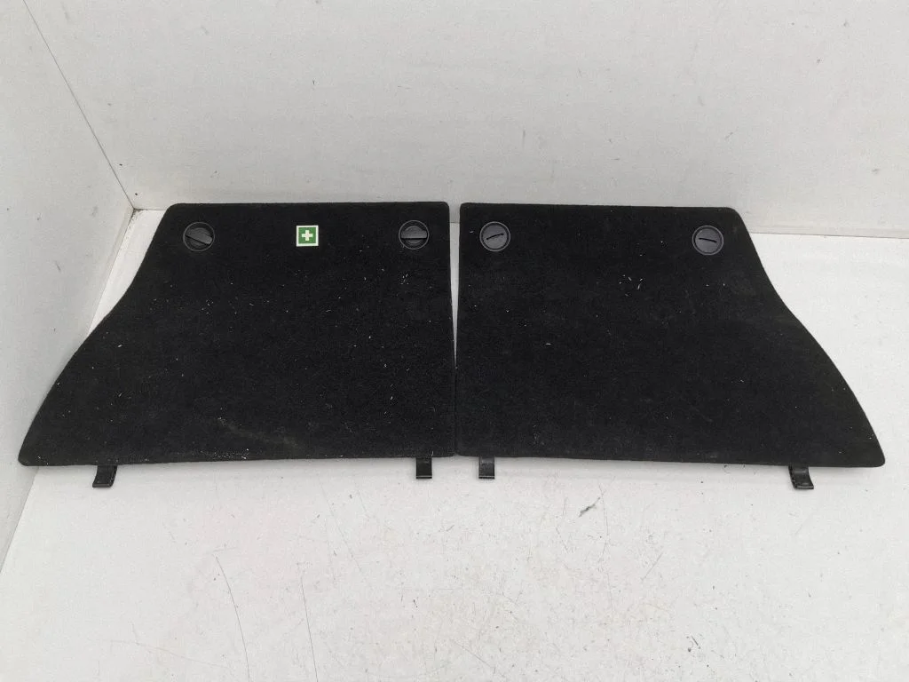 Trunk/boot side trim panel