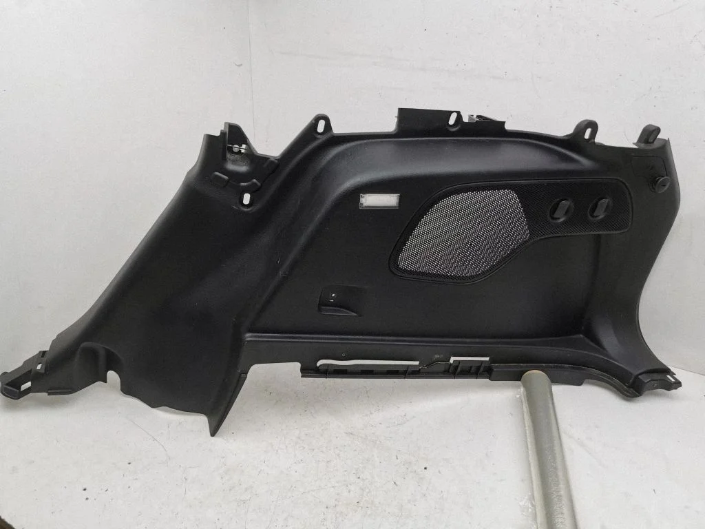 Boczny panel tapicerki bagażnika P1YR66DX9AE
