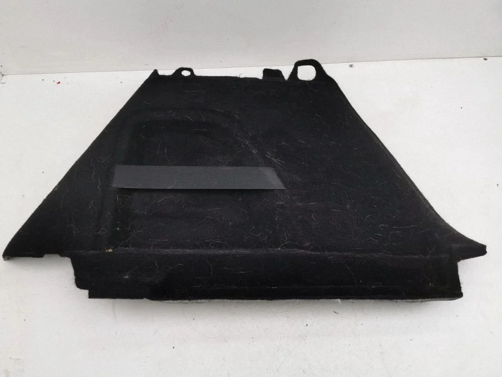 Trunk/boot side trim panel – right