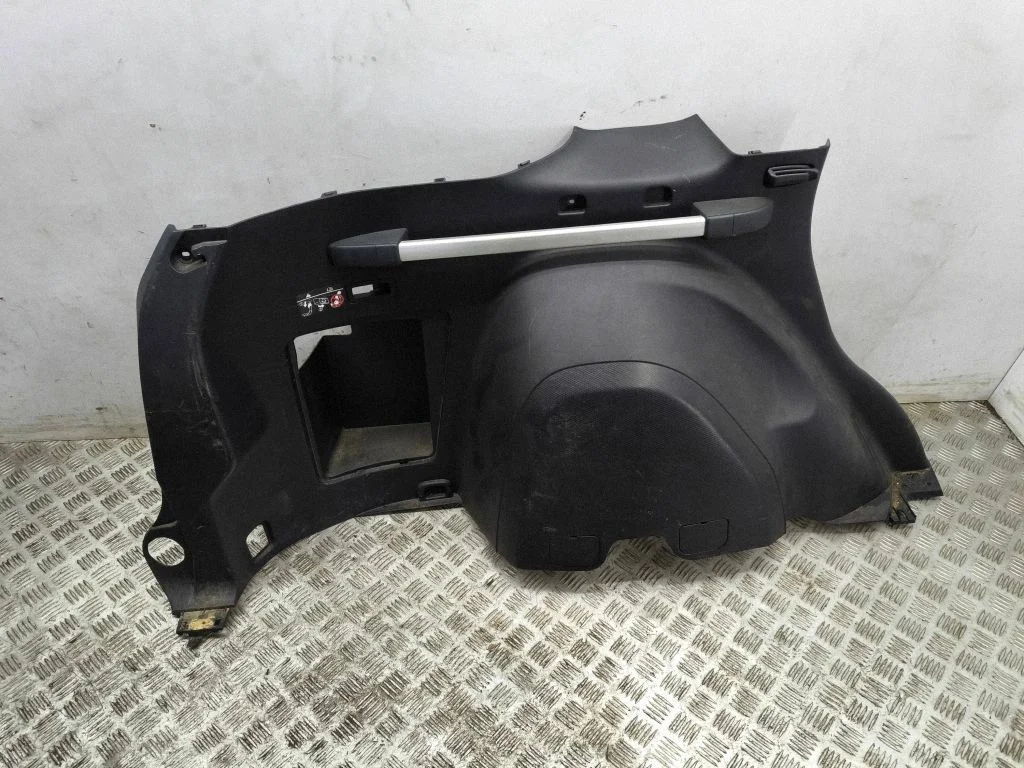 Trunk/boot side trim panel – left