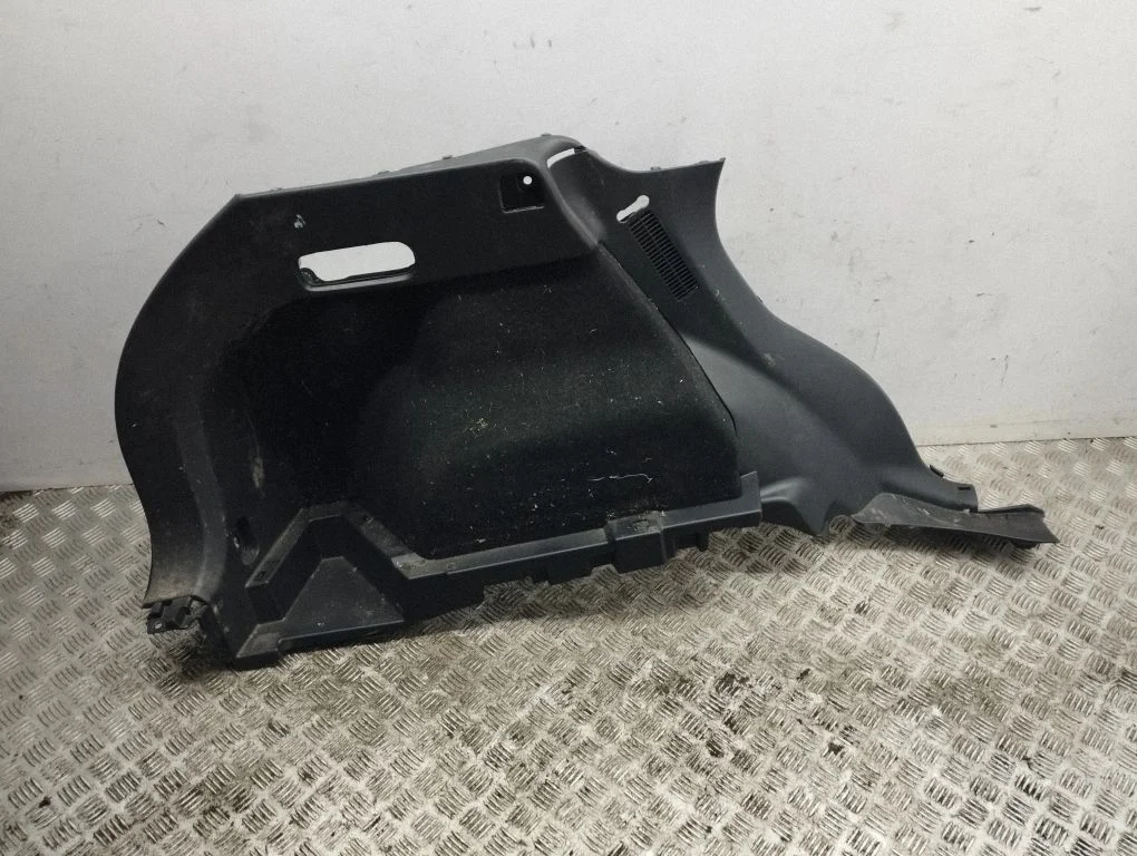 Trunk/boot side trim panel – left