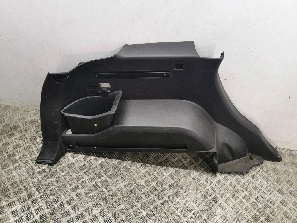 Trunk/boot side trim panel – left