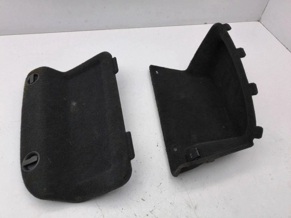 Trunk/boot side trim panel 4g8863887b