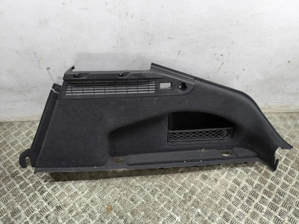 Trunk/boot side trim panel 4G883888B