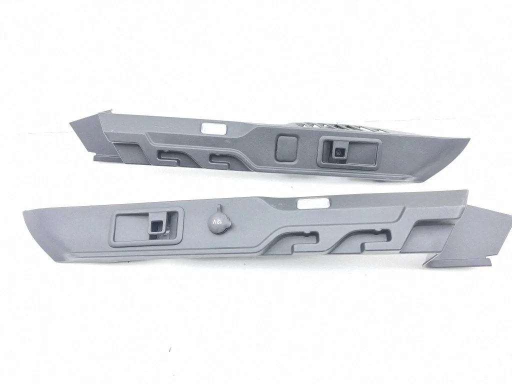Bagāžnieka aizkara (roletes) turētājs HK8331012AC