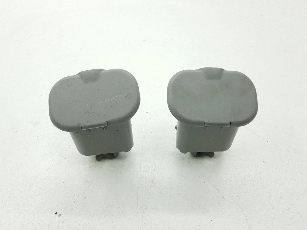 Bagāžnieka aizkara (roletes) turētājs 6423342030