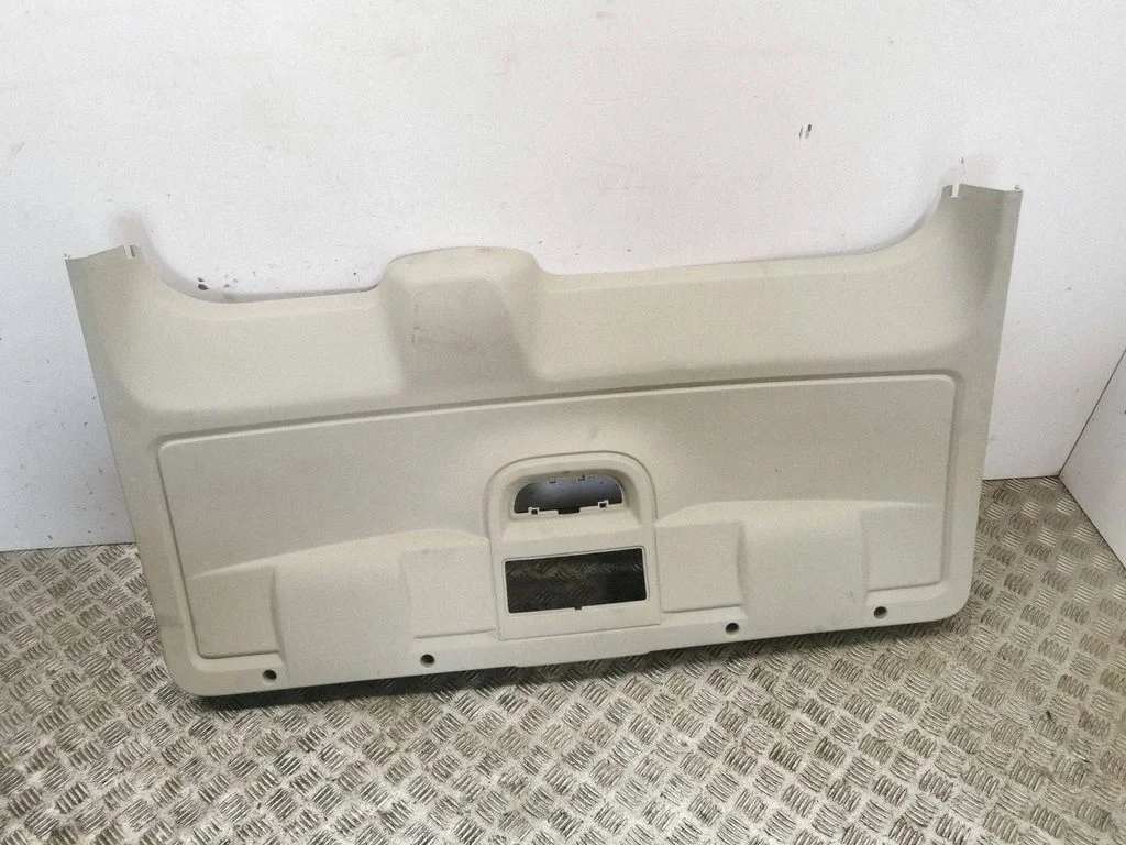 Tailgate/boot lid cover trim – Chrysler Grand Voyager V (2007-2015)