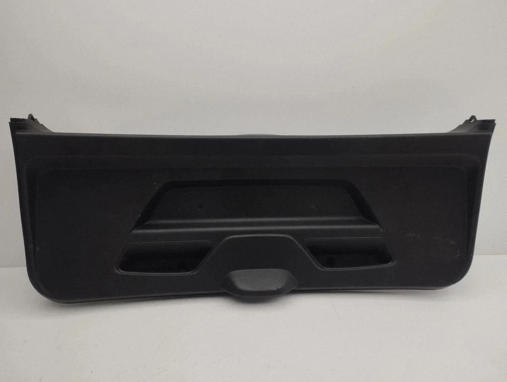 Tagaluugi põhiline viimistluspaneel – BMW i3 (2013-)