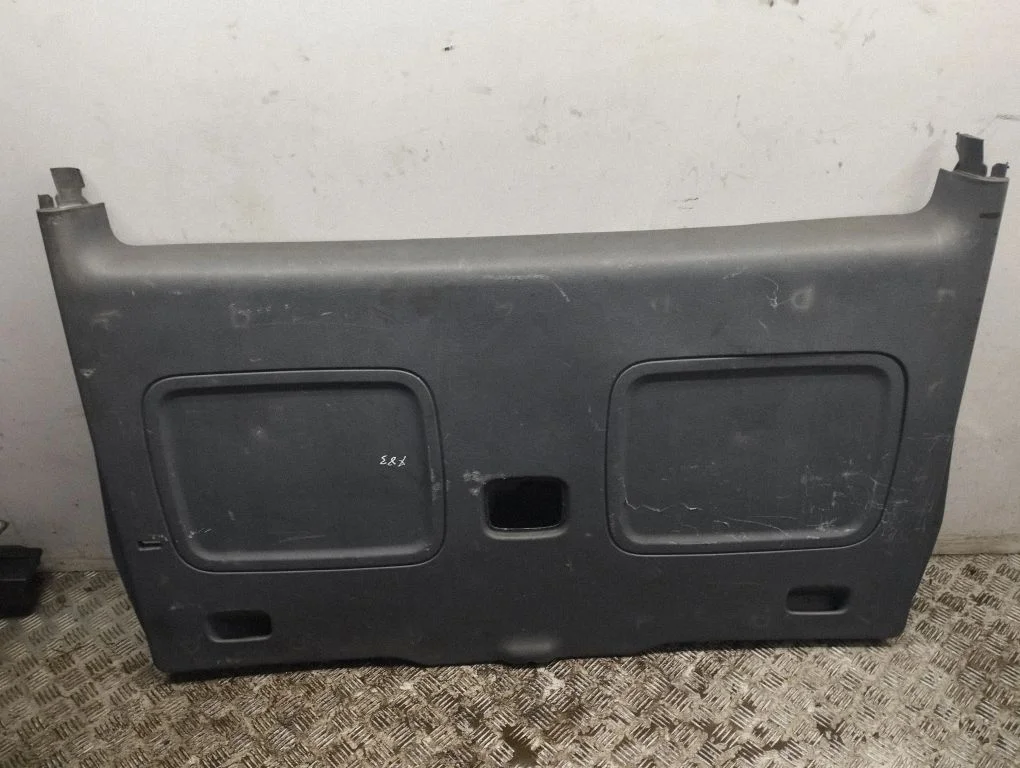 Tailgate/boot lid cover trim