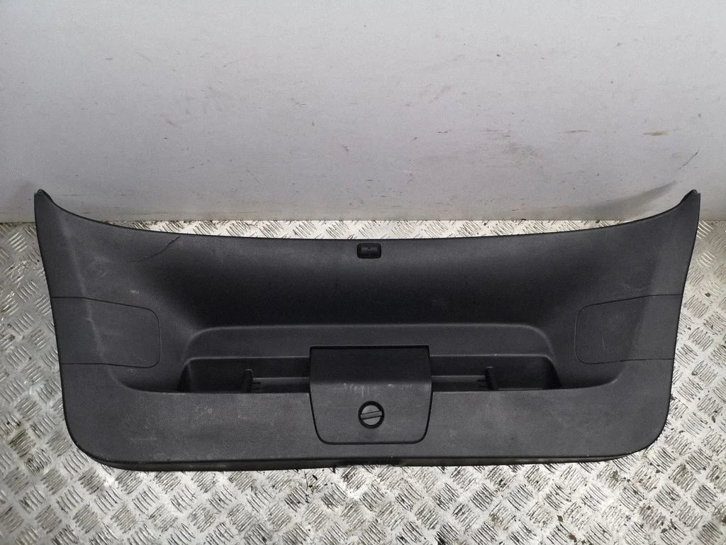 Tailgate/boot lid cover trim – Volkswagen e-Golf (2014-)