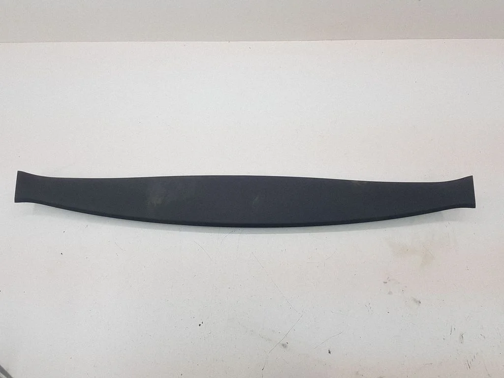 Augšējā apdare (pie loga) 679390F010