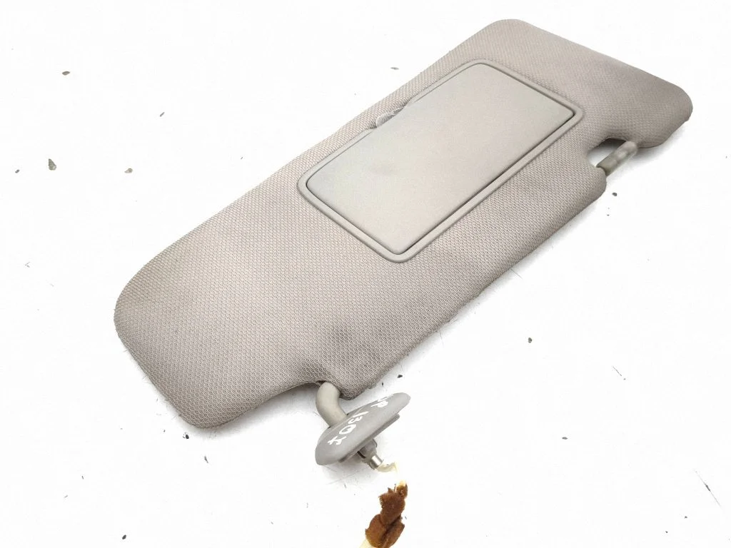 Sun visor – right