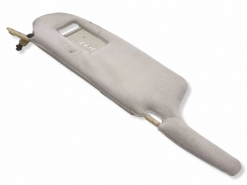 Sun visor – right