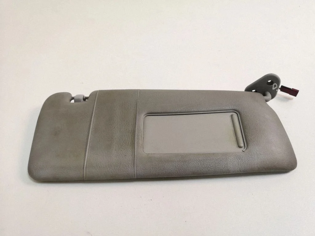 Sun visor – right