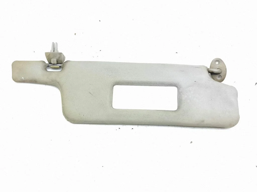 Sun visor – right