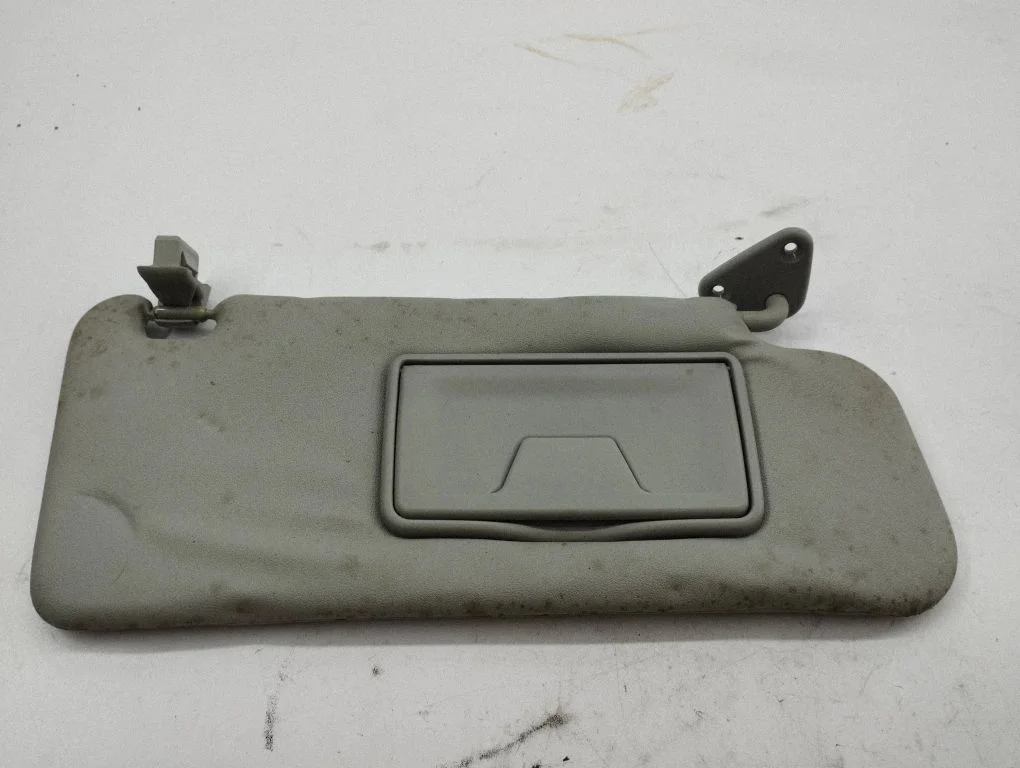 Sun visor – right
