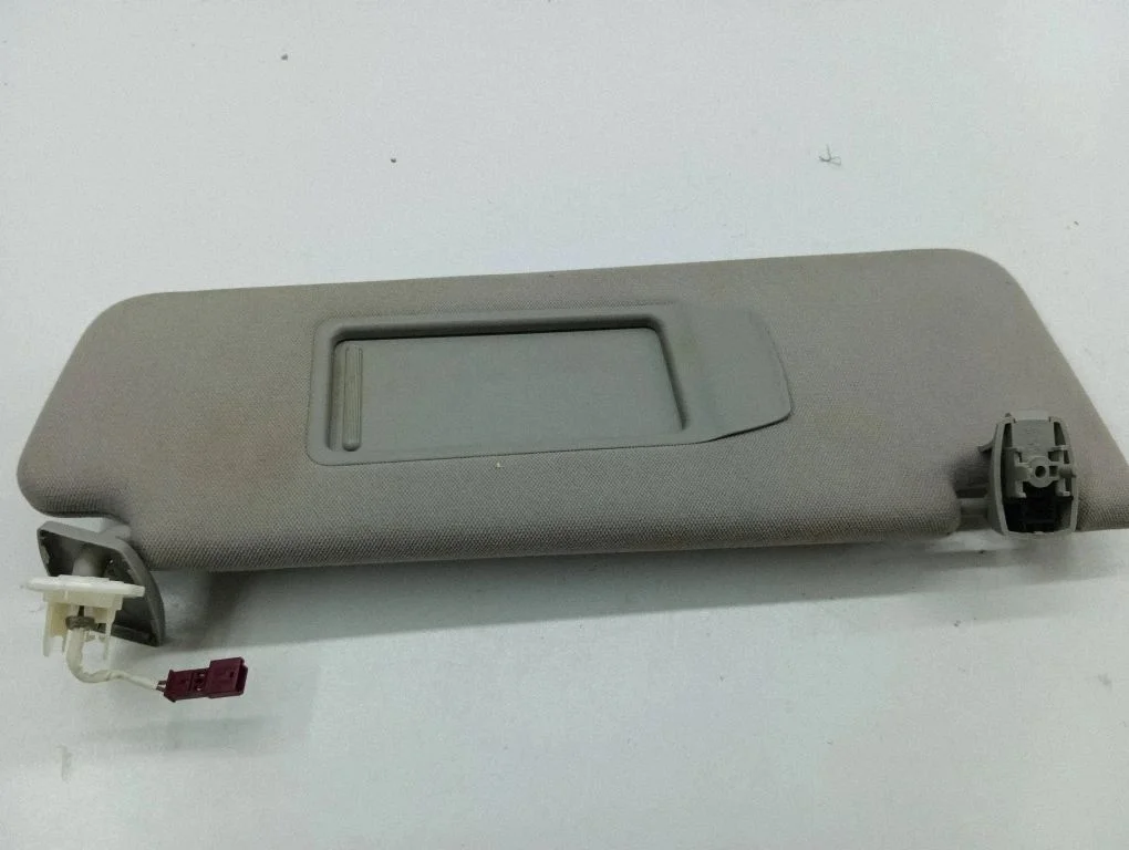Sun visor – right