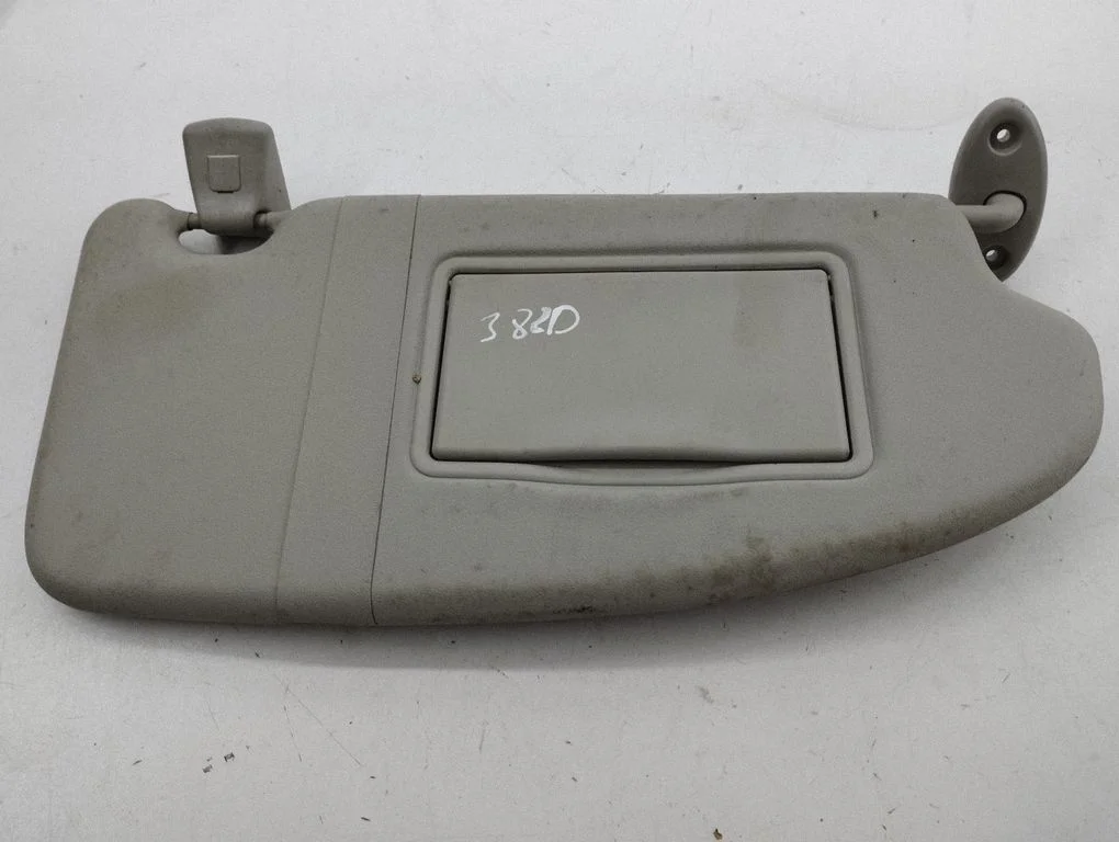 Sun visor – right